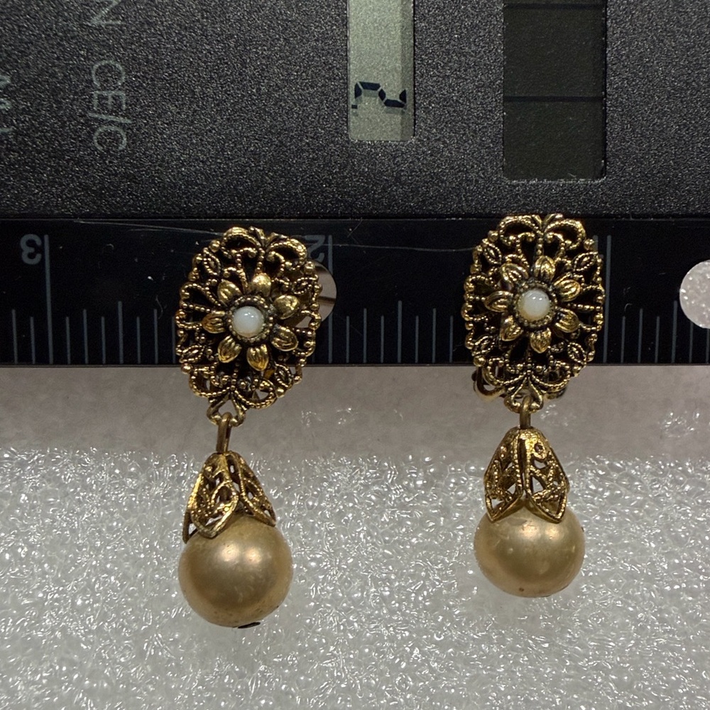 Vintage Gold-Tone Pearl Drop Filigree Clip-on Earrings